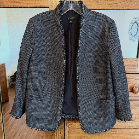 Ann Taylor Factory Jackets & Blazers - Ann Taylor Size 5 Raw Hem Tweed Gray Blazer
